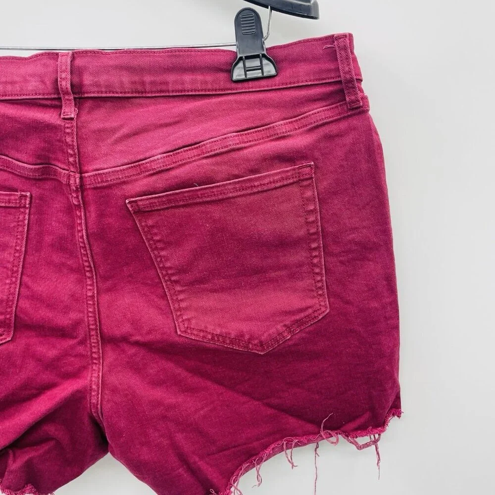 Old Navy Womens Size 16 Frayed Cut Off Boyfriend Denim Shorts in Wine‎ Stain Red